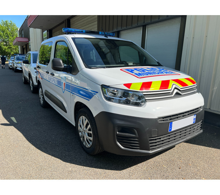 Citroën Berlingo M élect. 136 ch - LIVE -ÉQUIPÉ PM:DASHBOARD- FX ONE- SÉRIGRAPHIE-GP-467-YC- 29/06/2023 MOINS DE 10.000 KMS Citroën Berlingo M élect. 136 ch - LIVE -ÉQUIPÉ PM:DASHBOARD- FX ONE- SÉRIGRAPHIE-GP-467-YC- 29/06/2023 MOINS DE 10.000 KMS