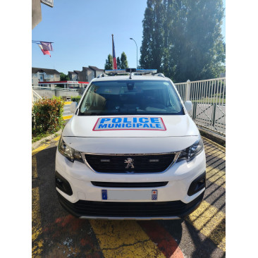 PEUGEOT RIFTER 1.2 PURETECH 130 S&S  EAT8 25/11/2021 environ 91.000 Kms équipé POLICE MUNICIPALE