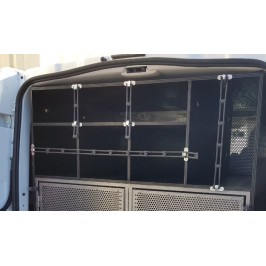 Espace de rangement audessus des cages