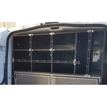 Espace de rangement audessus des cages