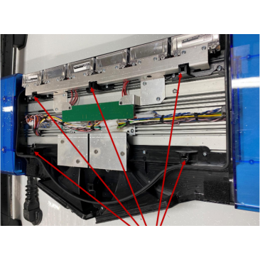 Fond plat avec point de fixation + carénage haut parleur + coiffe centrale bleue