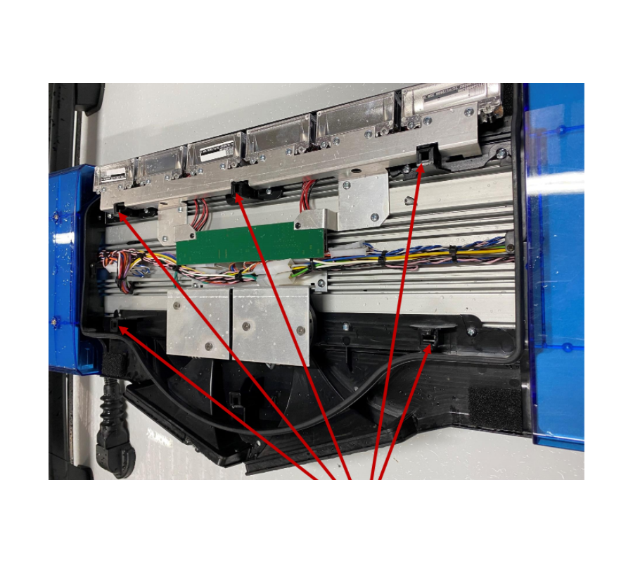 Fond plat avec point de fixation + carénage haut parleur + coiffe centrale bleue
